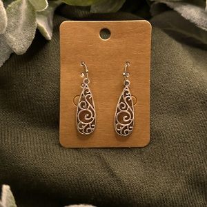 Elegant tear drop earrings